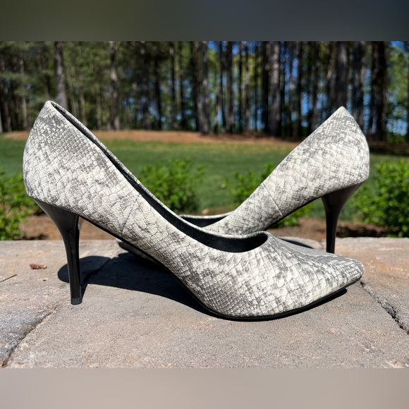 Callisto New Never worn snake print pump size 8 - Picture 3 of 6